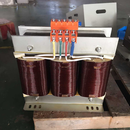 ׃380V/220V