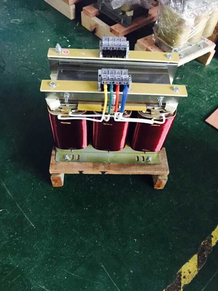 ׃380V׃208V